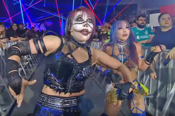 【ＷＷＥ】アスカ＆カイリ・セイン〝実力行使〟でブーイング→大歓声！  タッグ王座挑戦も決定