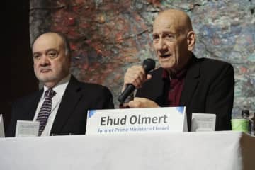 トラウマ乗り越え和平を　イスラエル元首相ら訴え