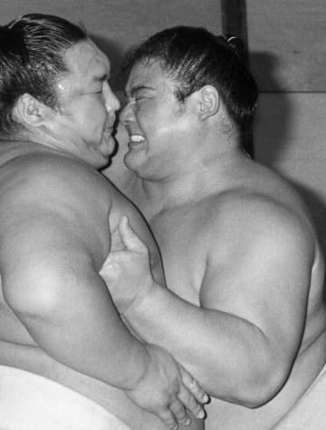 ＜あのころ＞北の湖の胸を借りる北天佑　45年前の11月5日