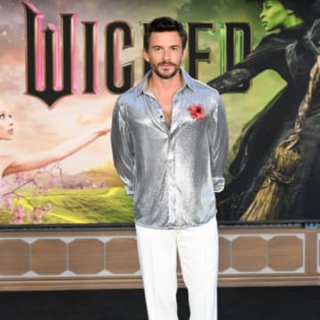 『ウィキッド』ジョナサン・ベイリー、ピープル誌が選ぶ2025年「最もセクシーな男性」に