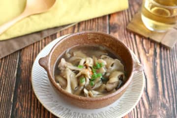 食物繊維たっぷり！腸から整える「鶏きのことごぼうのデトックススープ」