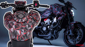 1200ccエンジンに匹敵?! ホンダが「V3R 900 E-コンプレッサー プロトタイプ」を発表！ 電動過給のV型3気筒エンジンがスリムな車体を実現【EICMA】