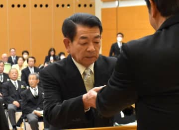 秋の叙勲伝達式　茨城発展に功績　44人の栄誉祝う