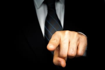 部下の忠告を無視し「早く出せ！」と違法行為を強要したパワハラ上司の末路　数ヶ月後に解任 → 会社は5年後に倒産