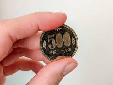 「たかが500円であろうと、払いたくなかったが…」上司の退院で“快気祝い”を徴収されて納得いかない女性