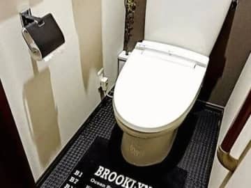 【100均DIY】トイレの床をたった440円でイメチェン！寒さ対策にもおすすめです♪