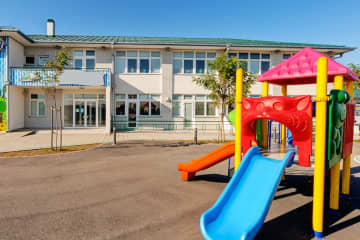 幼稚園でスタッフ8人が一斉退職『園長の暴言が原因』と声明も 園長は “無実” を主張 ネットで話題になりコメント殺到「スタッフをいいように使ってきたツケが回ってきた感じですね。」「何もしてないって言っても、事実８人一斉退職してるんですよ。」