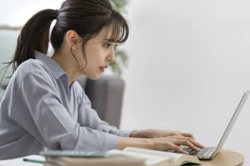 SNSやマスコミ情報は疑ったほうがいい。金融リテラシーの前に身につけるべきこと