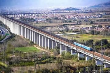 長すぎる石炭列車が今年も運行、いったい何両編成？―中国