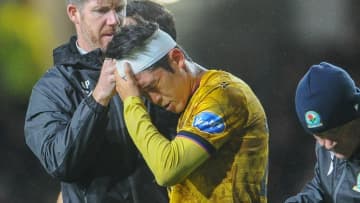 「日本人コンビは最高の掘り出し物」負傷で頭部包帯の29歳日本人FW、英2部で決勝ゴール！