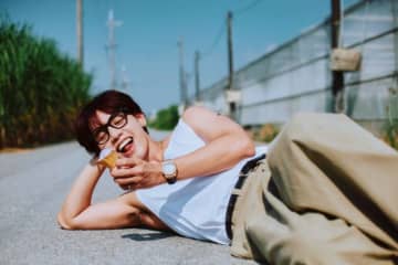 THE RAMPAGE神谷健太、逞しい二の腕にドキドキ！初の写真集は「光と影」をテーマに素の魅力が光る