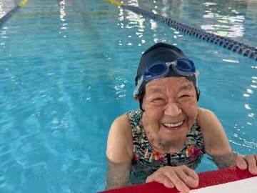 泳ぐ喜びを再び　97歳の挑戦が教えてくれるあきらめない力～「やりたい」を支える地域の力。デイサービスが後押し～
