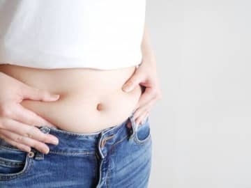 冷え、乾燥しはじめたら要注意！「タイプ別腸活」でポッコリお腹を解消しよう