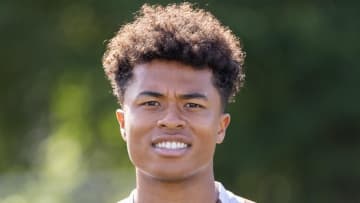 「ふわふわの髪はもうない」23歳の日本代表MF、海外で驚きのイメチェン