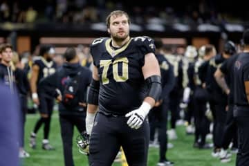 セインツがOLトレバー・ペニングをチャージャーズへトレード、2027年7巡目指名権と引き換えに