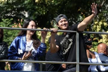 「ドジャースの冬はまだ熱い」大谷翔平は“3連覇”宣言！熱狂の世界一パレードに韓国紙も反応