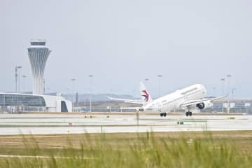 広州白雲空港の第3ターミナルが運用開始、初便はC919が運航