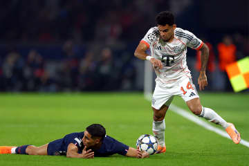 2得点も…悪質タックル退場で「悪役に」　蟹挟みで相手は負傷交代…現地指摘「無謀な突進」