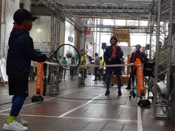 尾﨑里紗プロがアンバサダーの「こうべストリートテニス2025」が今年も開催！神戸にまつわる人・企業がイベント支える