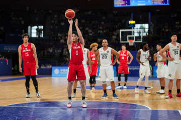 広島THのHG始球式に広島ドラゴンフライズの寺嶋良選手が登場！