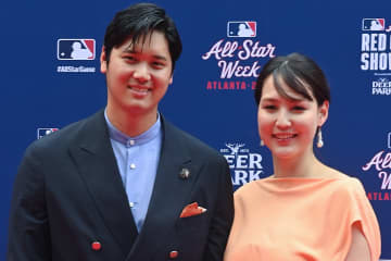 「ラブラブ」「お似合い夫婦」大谷翔平＆真美子夫人の“密着ショット”をドジャース名物レポーターが公開「微笑ましい」