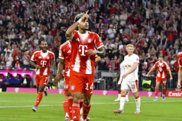 【欧州CL】ルイス・ディアスが2得点もレッドカードで退場! デンベレ早々に交代…バイエルンがパリSGに2-1で逃げ切る