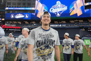 「市長、正気ですか？」ドジャースと激闘のブルージェイズ→本拠地トロント市長の"まさかの姿"に「笑いが止まらないw」