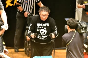 【天龍プロジェクト】天龍源一郎、最後の後楽園で自力歩行を披露しファン歓喜！万感の“エイエイオー！！”締め「これが俺の遺言で、プロレス界に残していきますよ」