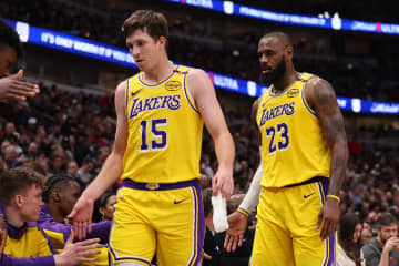 進境著しいリーブスにとってレブロンの存在は“弊害”か？元選手が見解「他の選手たちの輝きを奪ってしまう」＜DUNKSHOOT＞