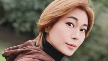 氷川きよし “まるでお店”な自宅ランチ披露！こだわり感じるおしゃれなお皿に盛った鮮やかな彩りの胡桃そば&ケールサラダを堪能