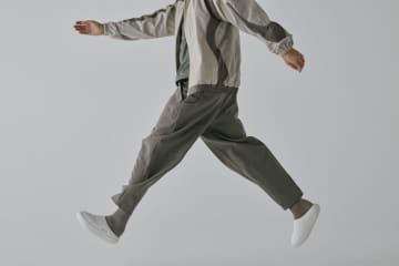 街での歩行もフィットネスへ　傾斜ソールで効果的な運動ができるシューズ「KAMOLEG 3.0」発売　累計7.2万足突破のKAMOLEGシリーズ最新作