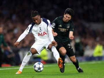 「加入後、最悪のパフォーマンス」プレミアの強豪に０－４完敗…フル出場の日本代表DFを現地メディアは辛口評価「レベルの差を思い知らされた」【CL】