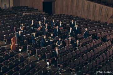 セオリー、世界に活躍する音楽家の舞台衣装を提供 - クラシック音楽の世界に新たな風を