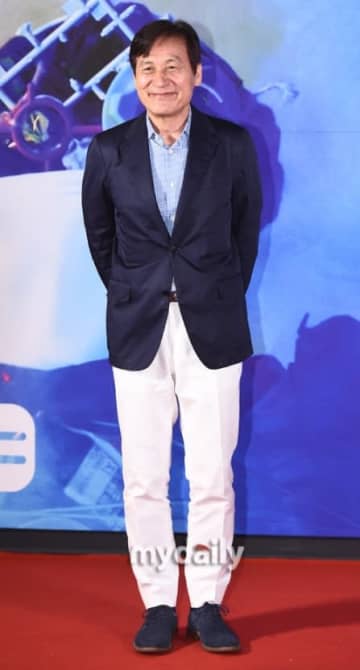 “血液がんで闘病中”アン・ソンギの近況明らかに…パク・チュンフンが言及「健康状態が良くない」