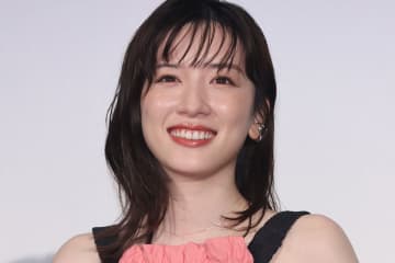 「メンタル強すぎ」永野芽郁　不倫疑惑後のカレンダー発売に寄せた「20字」の“強気コメント”にSNS騒然