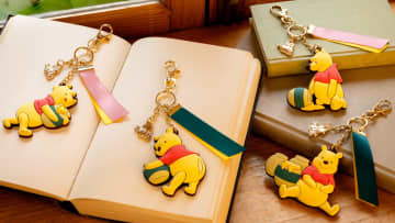 くまのプーさん新作グッズ発売決定！　ハニハンカラーなスープボウルやクッションほか、おうち時間向けアイテム