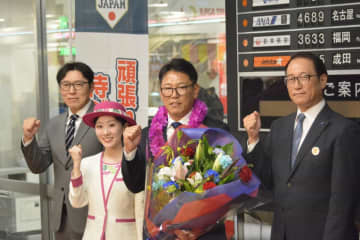 【侍ジャパン】井端監督が強化合宿地・宮崎入り「連覇へ向けて頑張っていきたい」