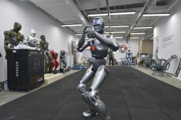 人型ロボットが「毎週のように進化」を実現できる理由とは？―中国メディア