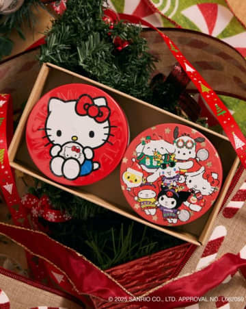 ハローキティたちがクリスマスセーターでパーティ♪ 限定デザインがキュートすぎ！「スチームクリーム」クリスマス商品が登場