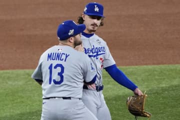 「最初は“行け、やっちまえ”」ドジャースを救ったマンシーの神判断！ WS第７戦、ロブレスキー「止めなければ退場だった」