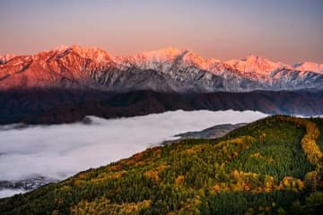 「一夜明けると雪化粧した峰々が姿を現した」 車で行ける山頂は北アルプスの展望台！  鷹狩山【大町市】
