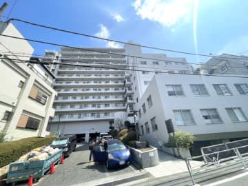 広尾マンション 6階・7階｜「恵比寿」駅徒歩8分。「恵比寿ガーデンプレイス」徒歩圏内。広尾と恵比寿を日常に。洗練が息づく住まい。A棟最上階・陽当たり良好な南向きメゾネット。ペット２匹迄飼育可