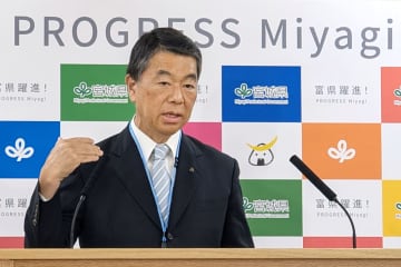 村井知事、波紋の舌出し釈明　参政代表巡り「ユーモア」