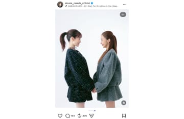 前田敦子＆板野友美、双子コーデで手繋ぎショット　「全然かわらない」「本当に美しくて可愛い」