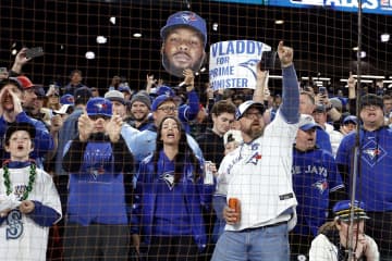 「なんて冗談だ！あり得ない」トロント市長が激闘称えるも非難の声が殺到！ まさかの服装に「なんでドジャース推しなの？」