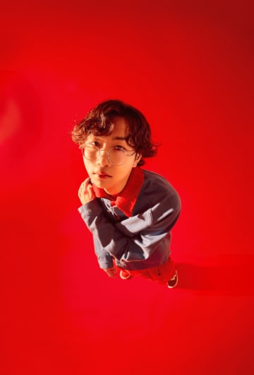 AKASAKI、新曲「歌ってごめん」本日リリース＋MV公開