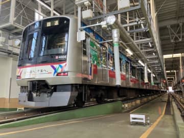 東急電鉄、ヘラルボニーコラボの「アートラッピング電車」 東横線で運行開始 田園都市線にも