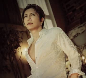 偽造免許証で200万円被害の声も…GACKT、悪質なりすまし詐欺に警鐘。SNSに寄せられた被害の声