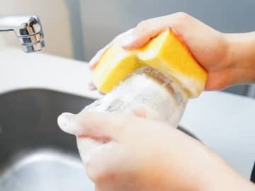 キッチンスポンジの“寿命”って？ 使い古したスポンジの「意外な使い道」11選