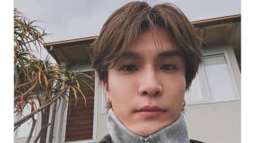 「やること可愛すぎる」 岩田剛典 “個性的なアイス”を持ったおちゃめな自撮りショット公開！ニュージーランドでのオフ感あふれる姿に「最高すぎ」